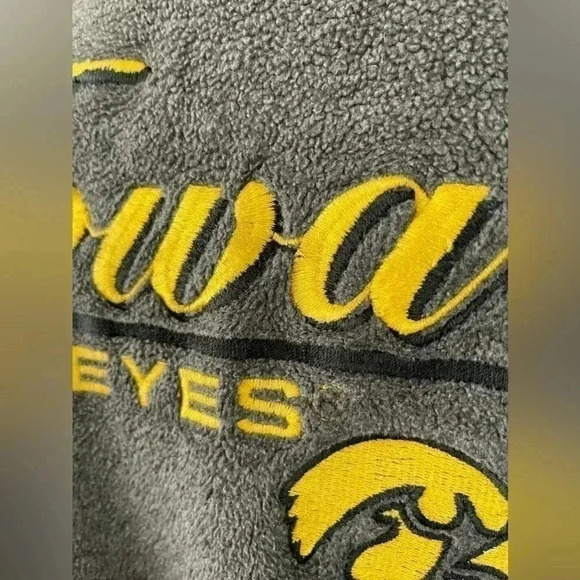 90s Vintage Iowa Hawkeyes Pullover Mock Neck | Gray | Embroidered Logo | XL - Picture 3 of 9
